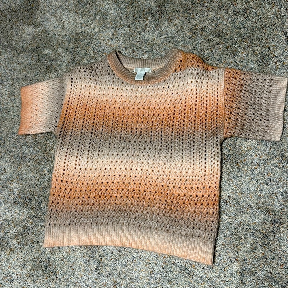 Gently used shortsleeve sweater from Evereve. Size Xs